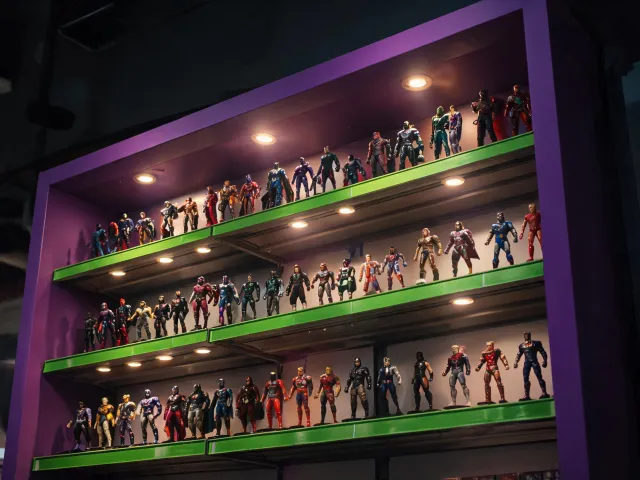 Collectible action figure shelf
